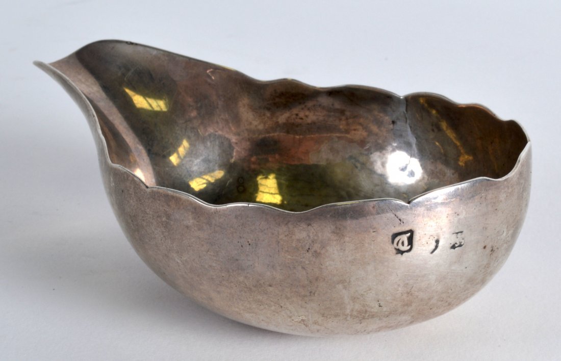 A GEORGE III SILVER PAP BOAT with pie crust border. (1 of 1)