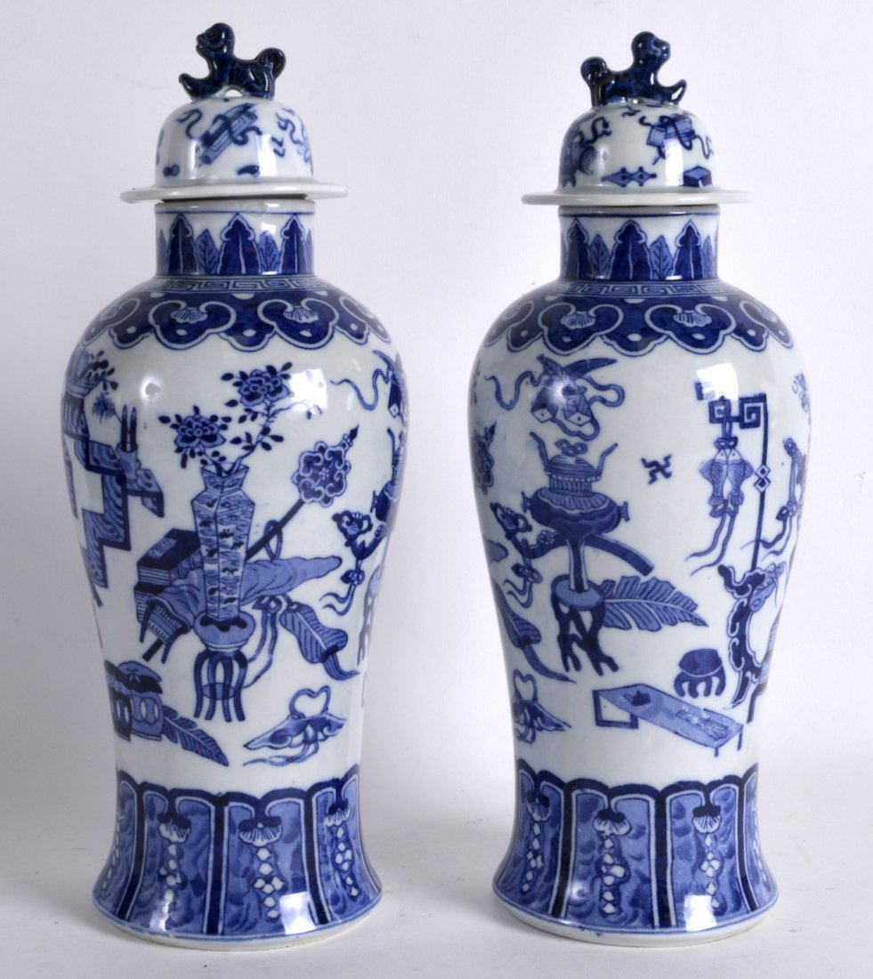 A PAIR OF EARLY 20TH CENTURY CHINESE BLUE AND WHITE (1 of 2)