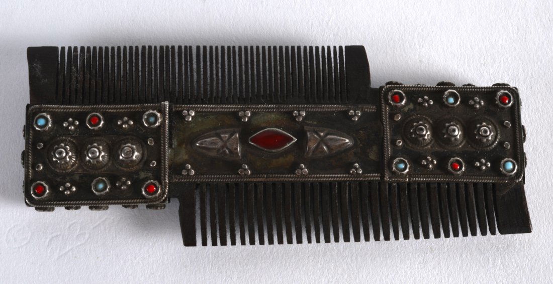 A 19TH CENTURY TIBETAN WHITE METAL AND CORAL COMB (1 of 2)