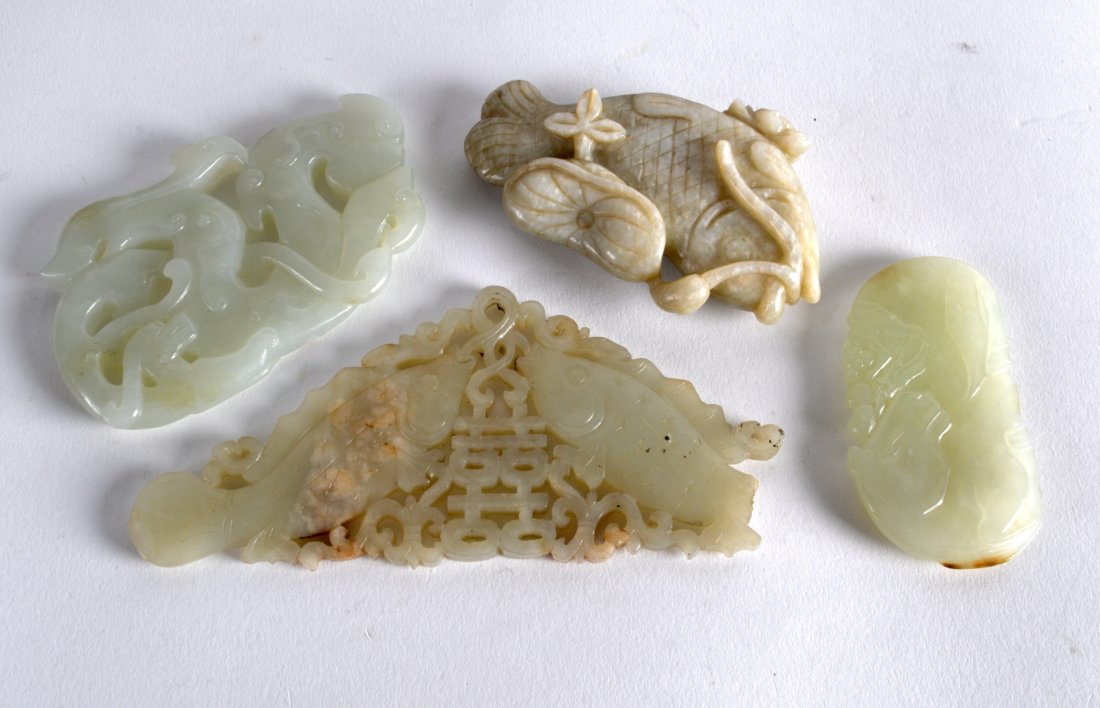 A 19TH CENTURY CHINESE CARVED JADE PLAQUE OF TWO FISH (1 of 2)