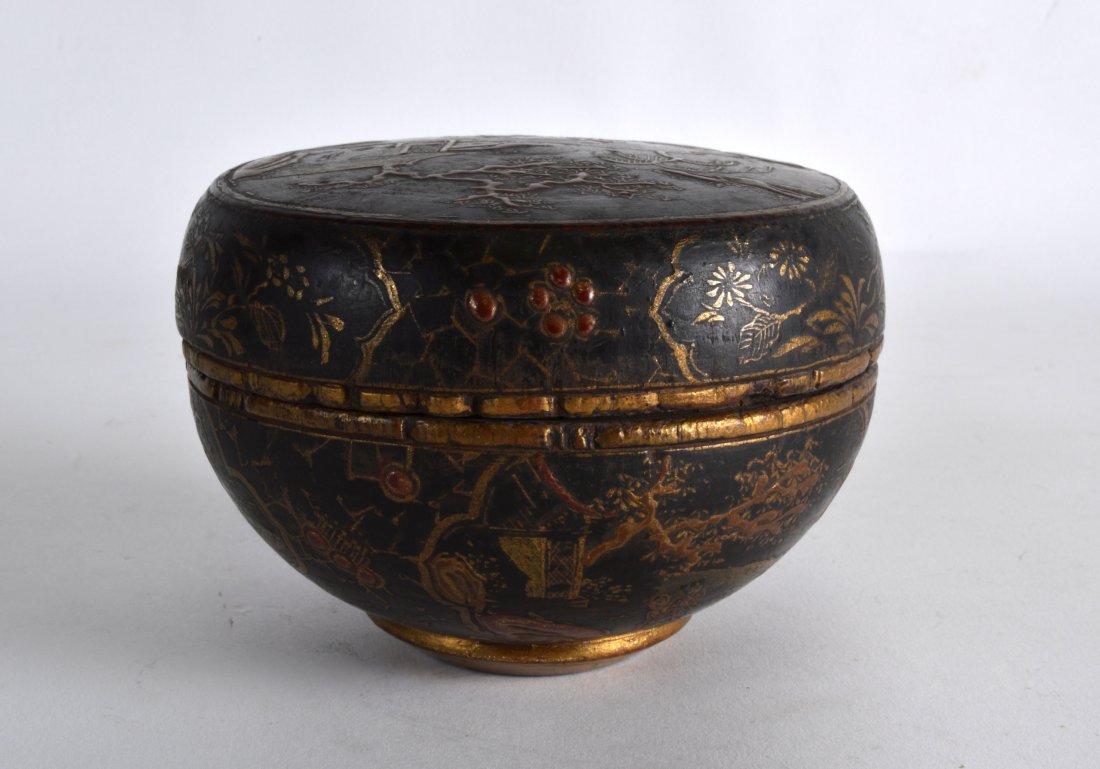 A 19TH CENTURY CHINESE BLACK LACQUER BOX AND COVER (1 of 3)