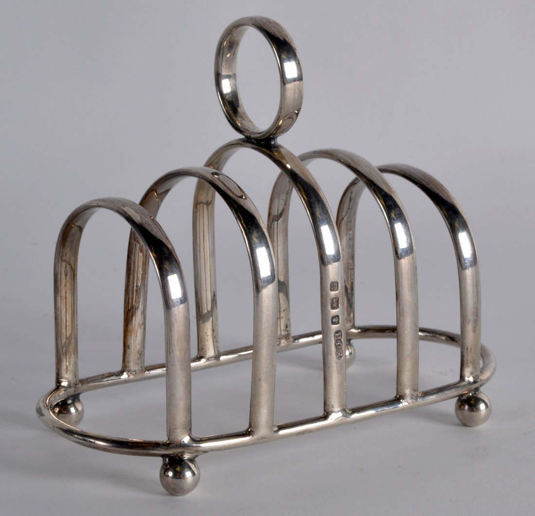 AN ART DECO SILVER TOAST RACK. Birmingham 1942. 2.5oz. (1 of 1)