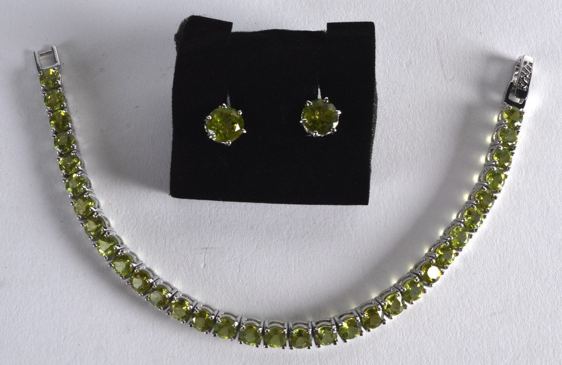 A SILVER AND PERIDOT SET BRACELET with matching studs. (1 of 1)