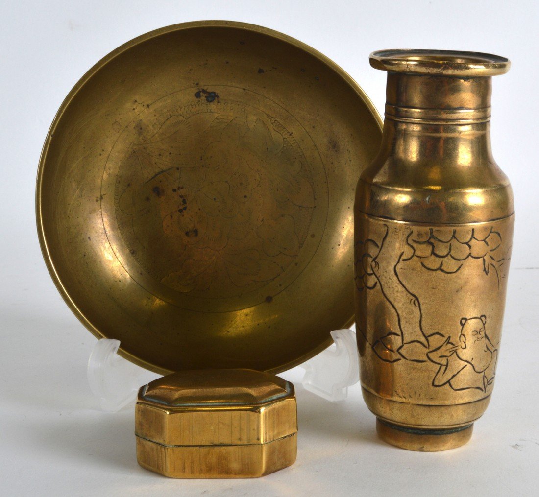 A LATE 19TH CENTURY CHINESE MINIATURE BRONZE VASE (1 of 1)