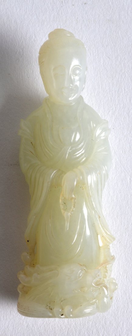 AN EARLY 20TH CENTURY CHINESE CARVED GREENISH JADE (1 of 2)