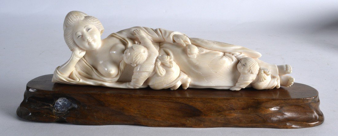 A GOOD 19TH CENTURY CHINESE CARVED IVORY MEDICINE DOLL (1 of 4)