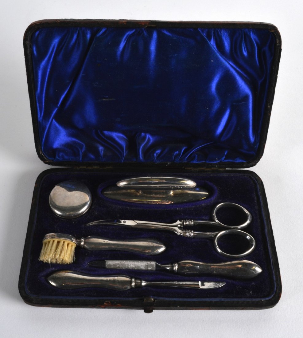 A LATE VICTORIAN/EDWARDIAN SILVER TRAVELLING SET (1 of 1)