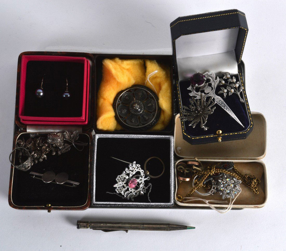 A COLLECTION OF VARIOUS SILVER AND OTHER JEWELLERY (1 of 1)
