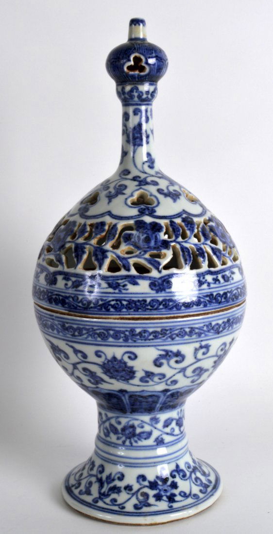 A GOOD CHINESE BLUE AND WHITE 'ISLAMIC MARKET' INCENSE (1 of 3)