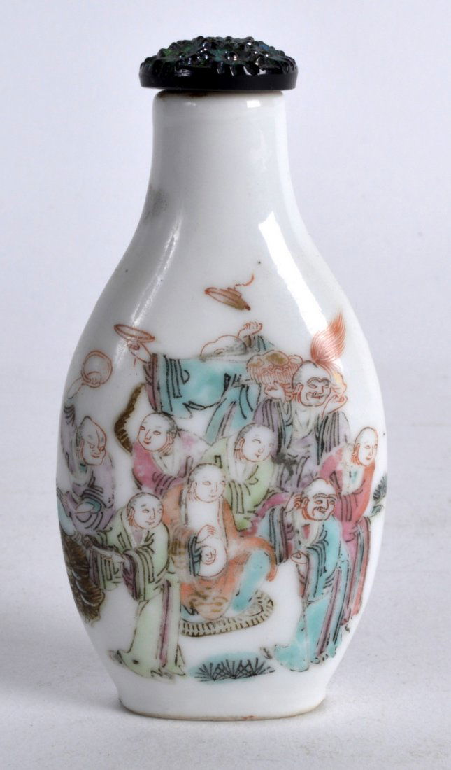AN EARLY 20TH CENTURY CHINESE FAMILLE ROSE PORCELAIN (1 of 3)