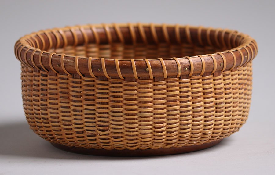 Roycroft Renaissance Basket - Kathy Currie: Contemporary Roycroft Renaissance basket signed by Kathy Currie. Excellent condition. 6"d x 4"h. We box and ship ourselves, to keep shipping costs low. We do not use a packaging service, unless the cu