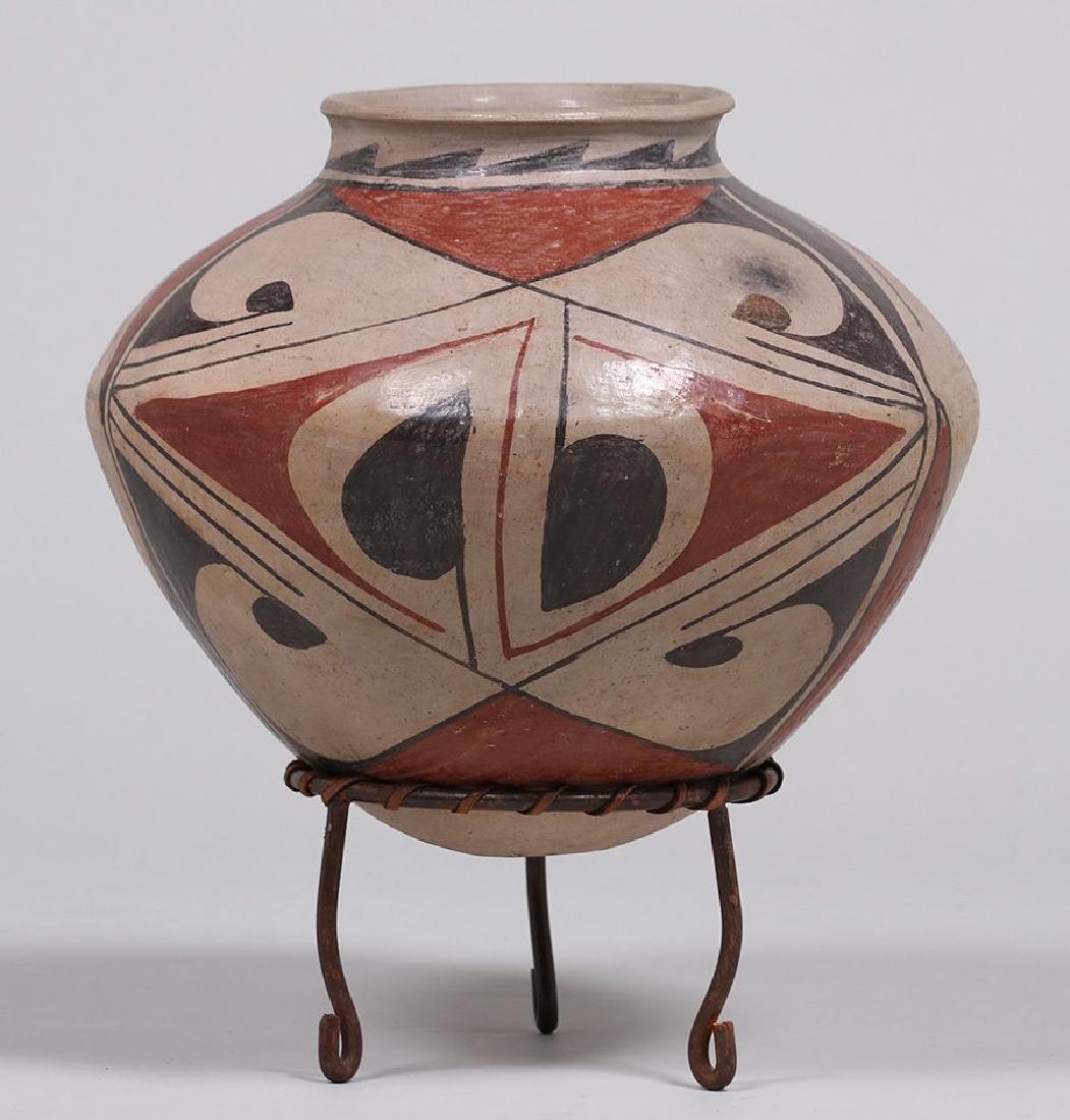 Large Pueblo Casa Grande Storage Jar (1 of 4)