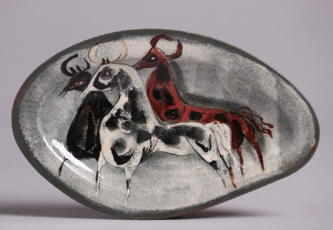 Polia Pillin Pottery Three Bulls Tray: Polia Pillin Pottery three bulls tray. Signed. Several tiny edge chips. 8.5" x 5.25" Spend $5000 or more at this auction and all of your SHIPPING IS FREE within the lower 48 states. SHIPPING
