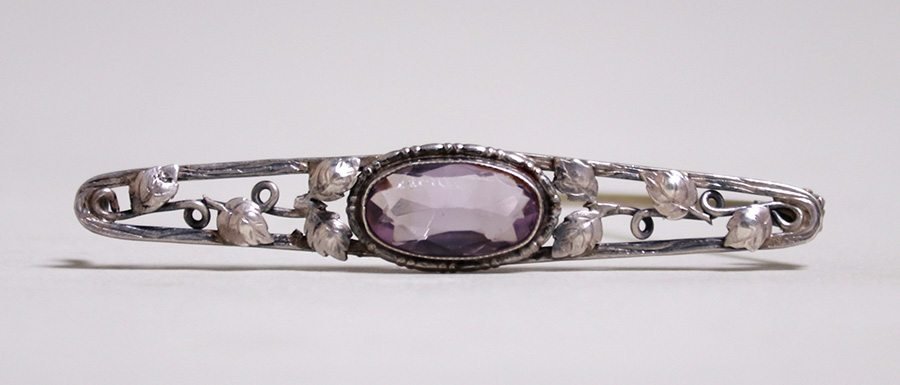 Arts & Crafts Silver Bar Pin Amethyst & Oak Leaves 1910 (1 of 2)
