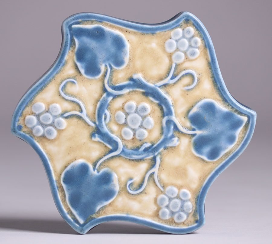 Rookwood Grapevine Trivet Tile 1919 (1 of 2)