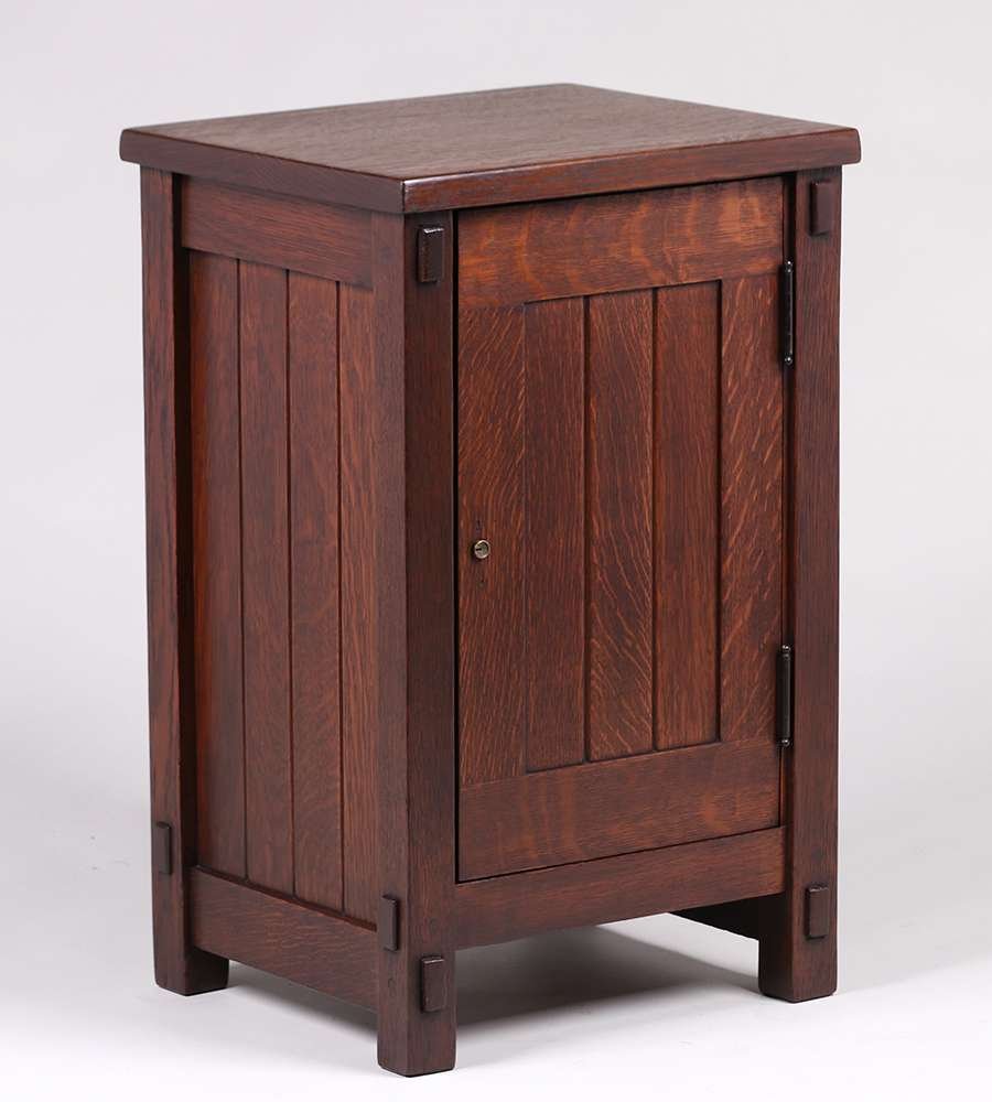 Gustav Stickley #522 One-Door Cabinet c1902 (1 of 5)