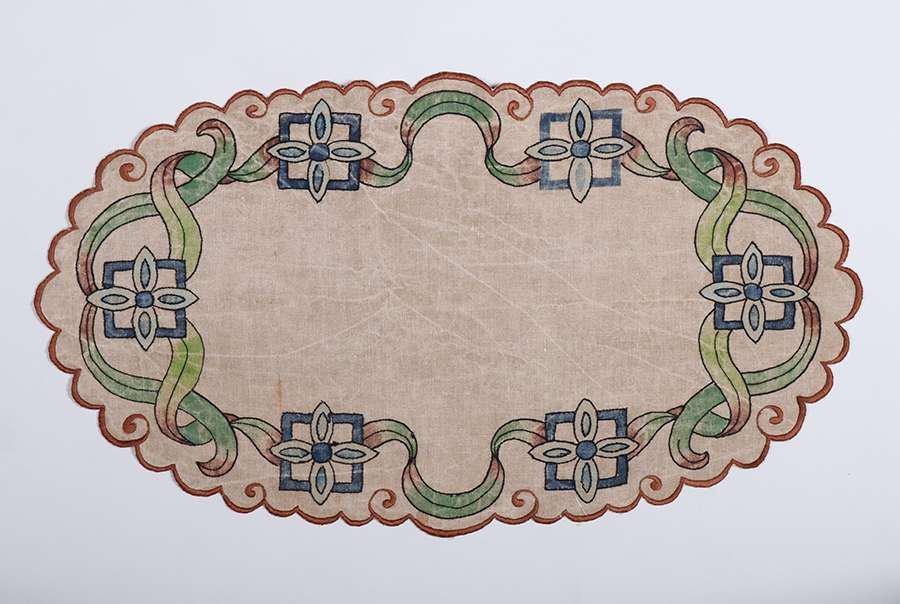 Arts & Crafts Oval Silk Embroidered Table Linen c1910 (1 of 2)