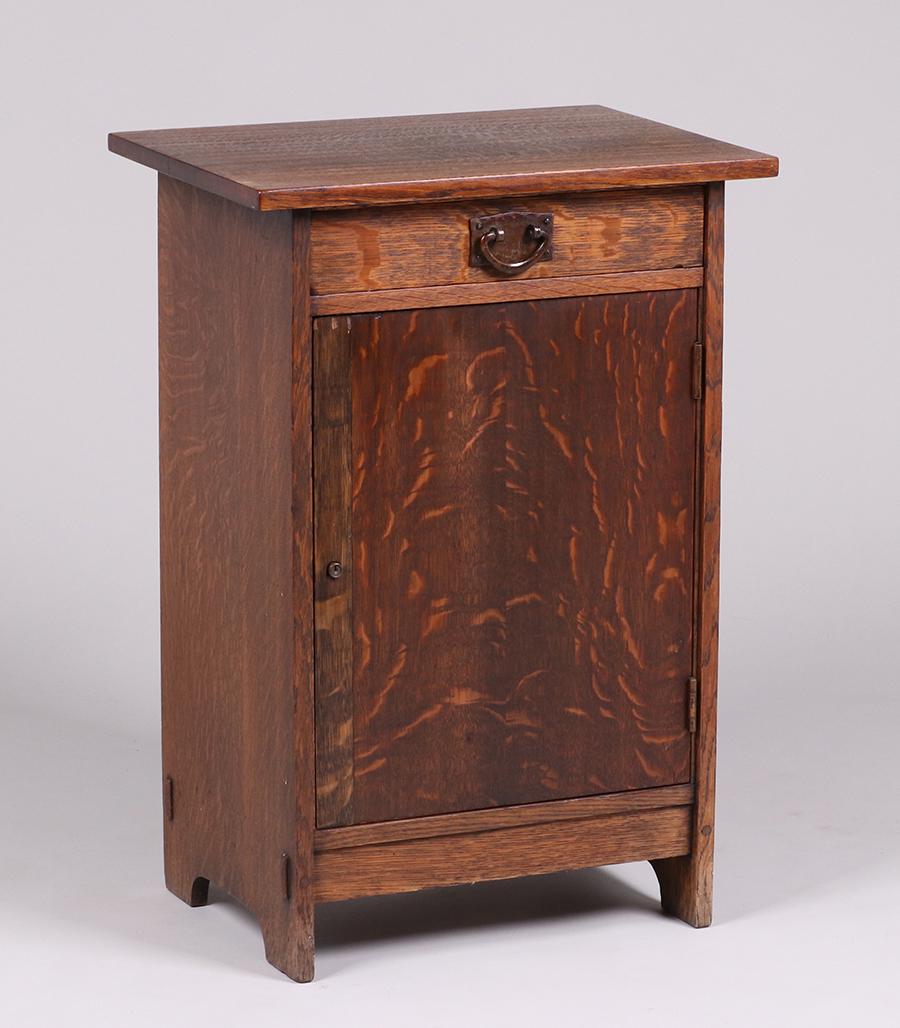 Gustav Stickley One-Door Cabinet c1910 (1 of 6)
