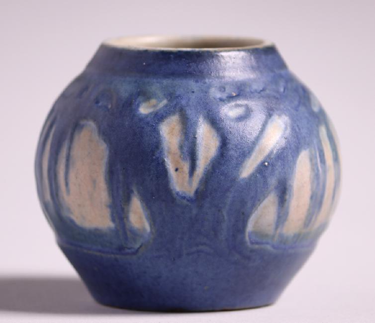 Newcomb Miniature Spanish Moss Cabinet Vase (1 of 3)