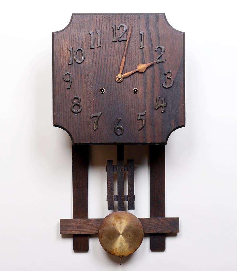 William L. Gilbert Clock Co Mission Oak Wall Clock: William L. Gilbert Clock Co Mission Oak Wall Clock c1910. Signed. Excellent original finish. 23"h x 12"w x 4.5"d. Spend $5000 or more at this auction and all of your SHIPPING IS FREE within the lower