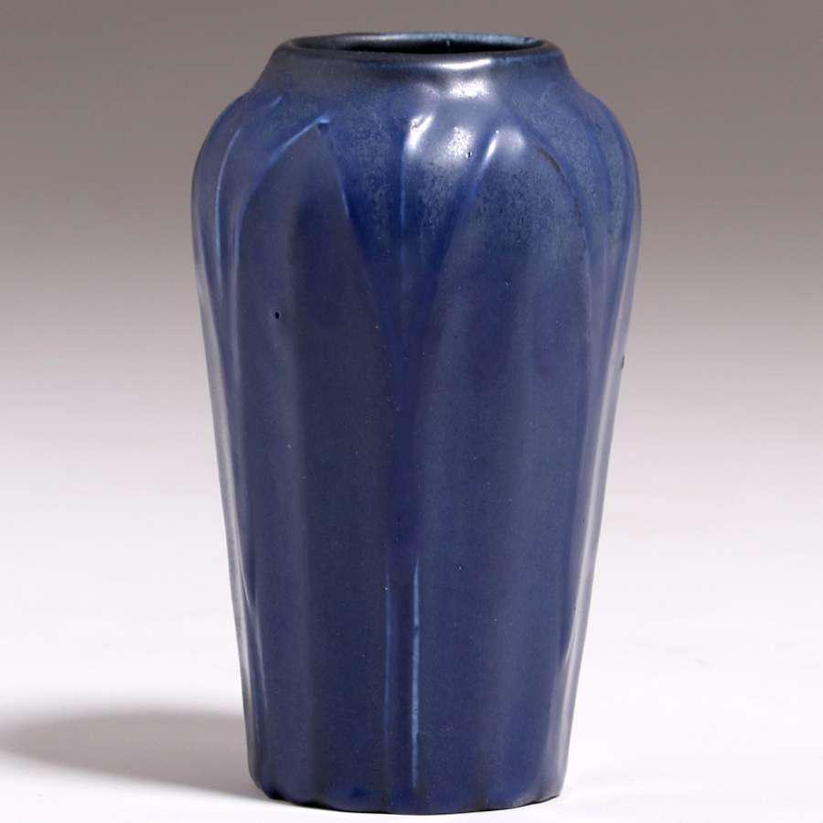 Hampshire Pottery #33 Matte Blue Vase c1910 (1 of 3)