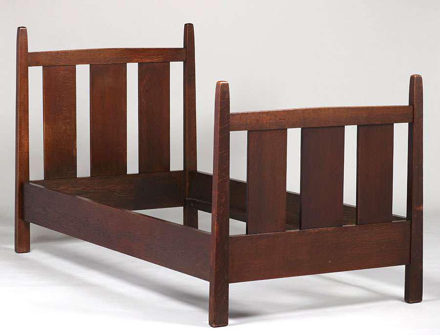 Pair Gustav Stickley Pencil-Post Twin Beds c1910 (1 of 4)