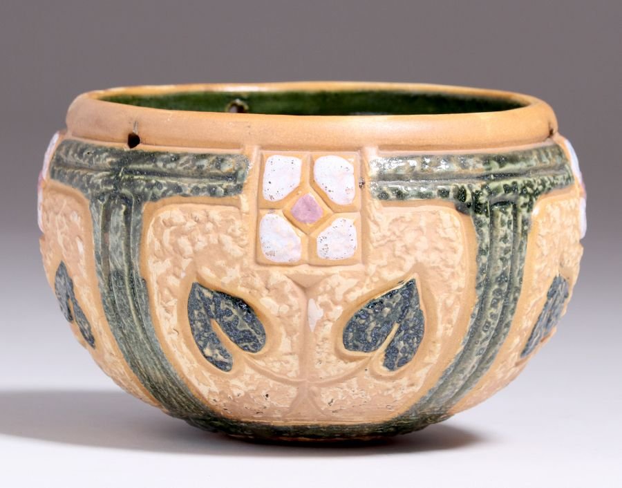 Roseville Mostique Hanging Basket c1920 (1 of 3)