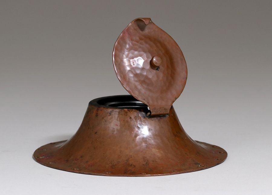 Gustav Stickley Hammered Copper Inkwell c1910 (1 of 4)
