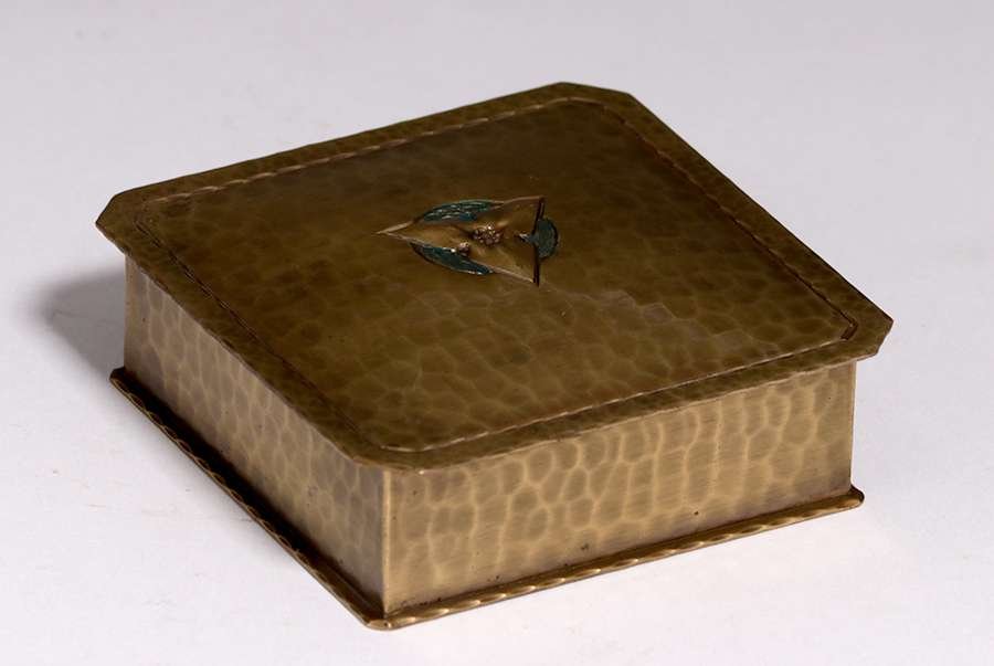 Roycroft Hammered Copper Trifoil Box (1 of 5)