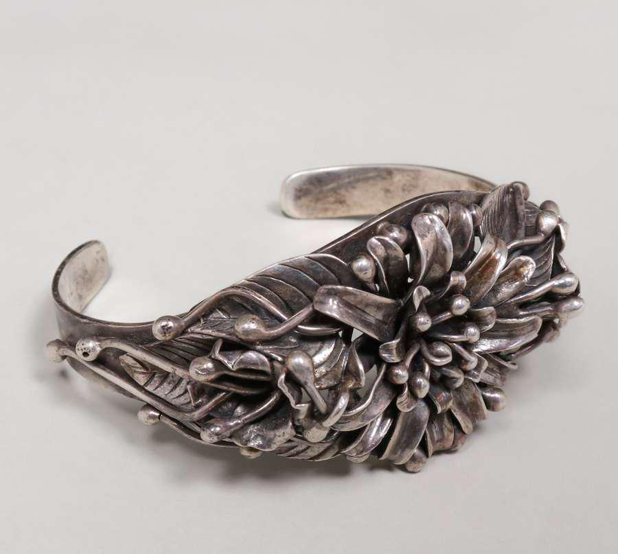 Arts & Crafts Sterling Silver Floral Bracelet c1910 (1 of 4)
