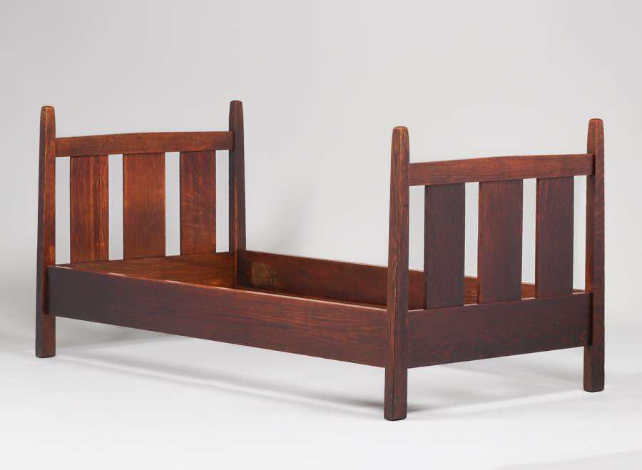 Gustav Stickley Pencil-Post Twin Bed c1910 (1 of 3)