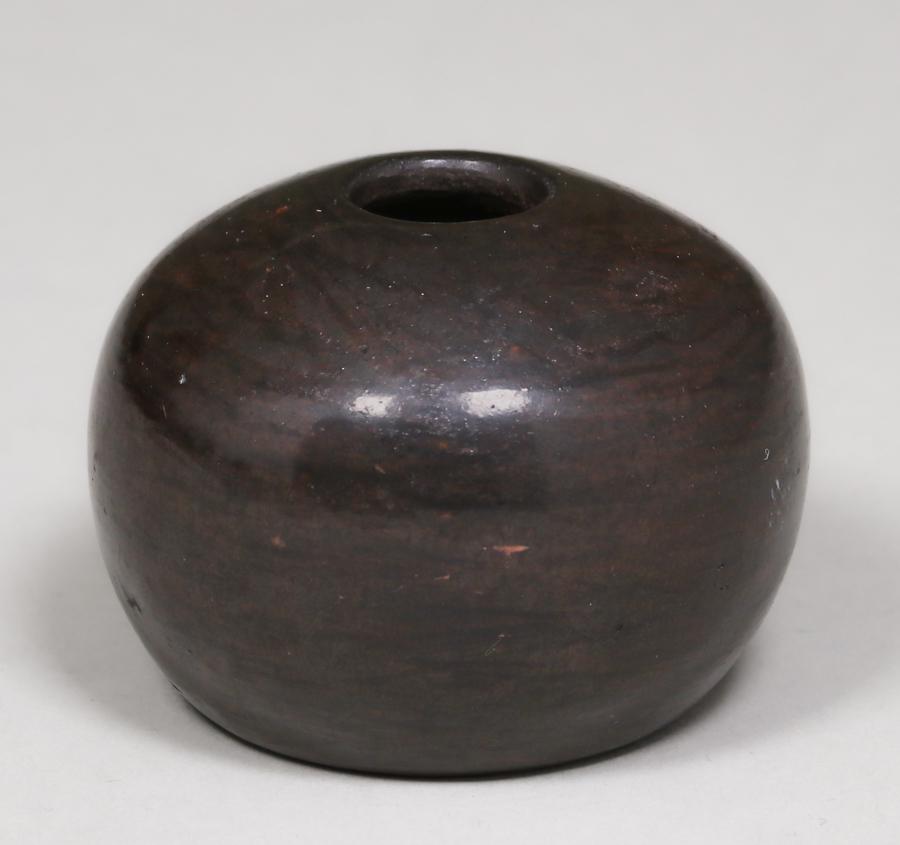 SANTA CLARA, BLACK POLISHED SEED POT by "JoPo" (1 of 3)