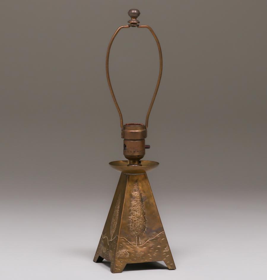 Apollo Studios Hammered Brass Lamp Base c1910: Apollo Studios Hammered Brass Lamp Base c1910. Signed. Aged Patina. Base only, no shade. 15.75"h x 4" x 4". Spend $5000 or more at this auction and all of your SHIPPING IS FREE within the lower 48 sta