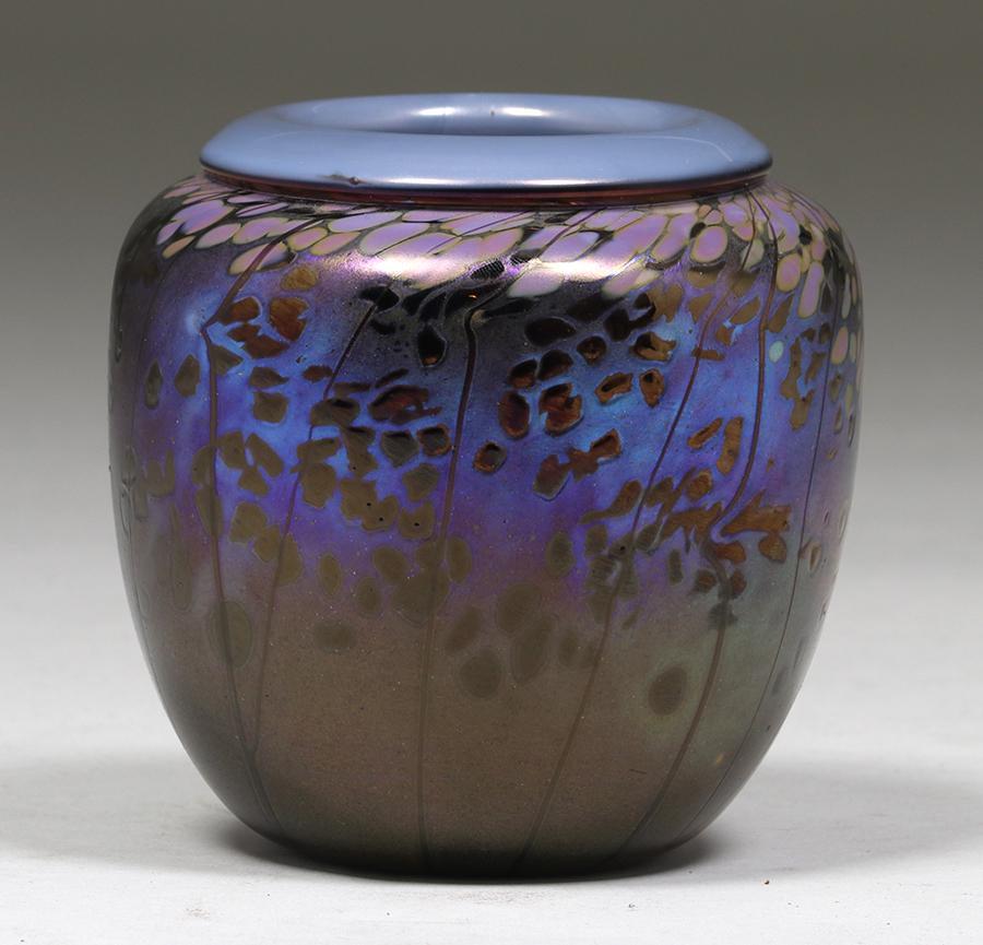 Contemporary Jon Bush Art Glass Vase 1992: Contemporary Jon Bush Art Glass Vase 1992. Signed. Perfect condition. 4.75"h x 4.25"d. Spend $5000 or more at this auction and all of your SHIPPING IS FREE within the lower 48 states. SHIPPING We box 