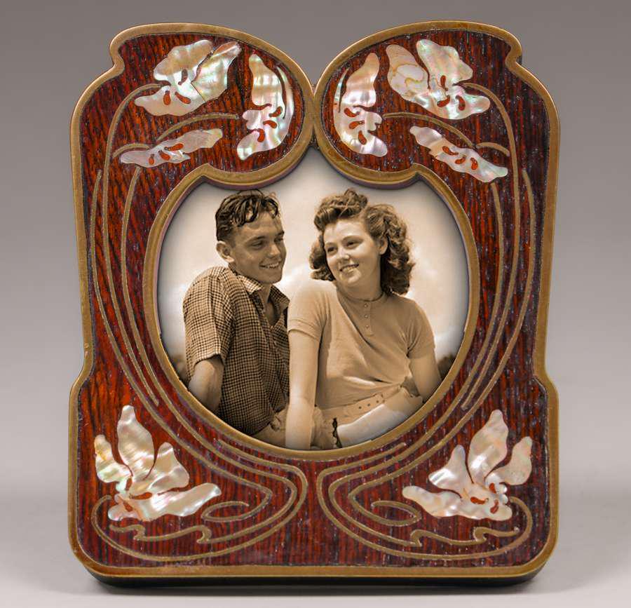 Italian A&C Mahogany, Brass & Abalone Picture Frame: Italian Arts & Crafts Mahogany, Brass & Abalone Picture Frame c1910. Signed with period Italian label "G. Ghedina" and "Verra-Cortina Tirol". Excellent condition. 5"h x 4.25"w. Picture area 2.5"h x 2.