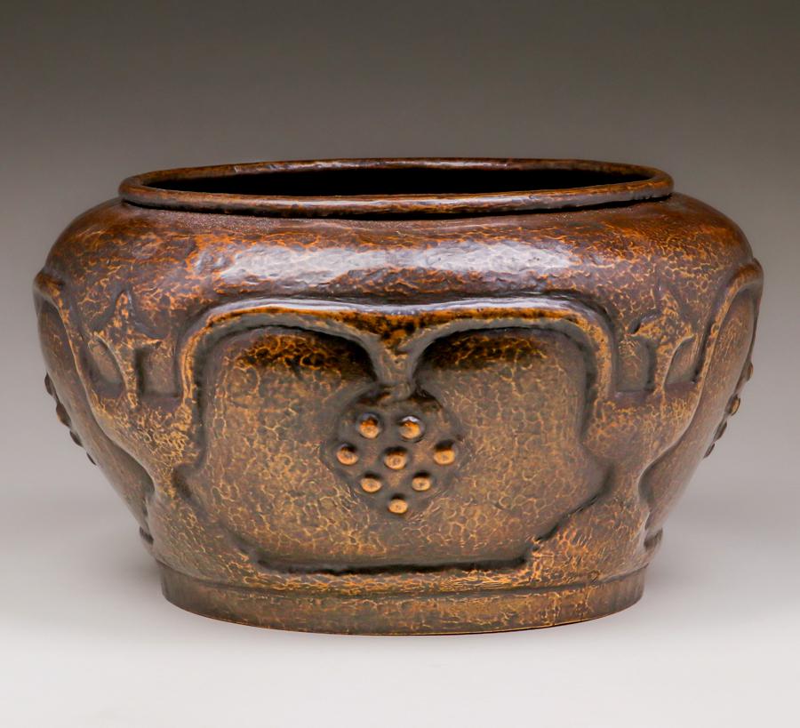 Stickley Brothers #301 Hammered Copper Jardiniere c1910 (1 of 4)