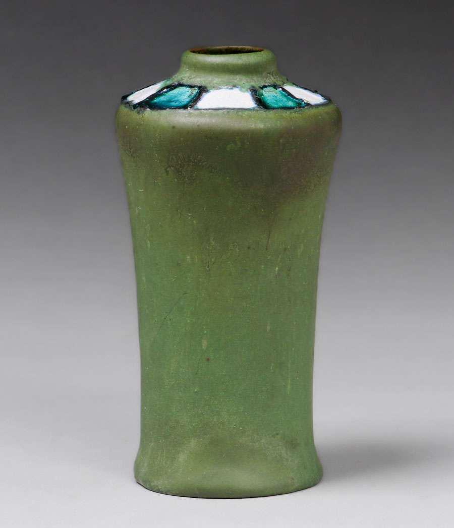 Jervis Pottery Matte Green Squeeze-Bag Decorated Vase 1908 (1 of 4)