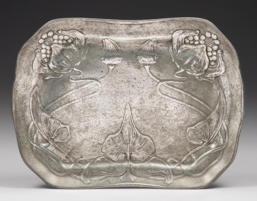 Kayserzinn Art Nouveau Pewter Tray c1900s: Kayserzinn Art Nouveau Pewter Tray c1900s. Signed. Excellet original patina. 12.5" x 17". Spend $5000 or more at this auction and all of your SHIPPING IS FREE within the lower 48 states. SHIPPING We b