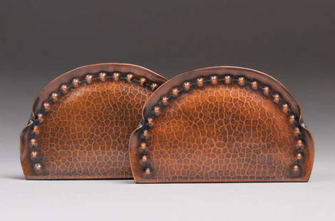 Roycroft Hammered Copper Repousse Dot Bookends c1920s: Roycroft Hammered Copper Repousse Dot Bookends c1920s. Signed. Excellent new patina. 6 3/8"w x 4"h. Spend $5000 or more at this auction and all of your SHIPPING IS FREE within the lower 48