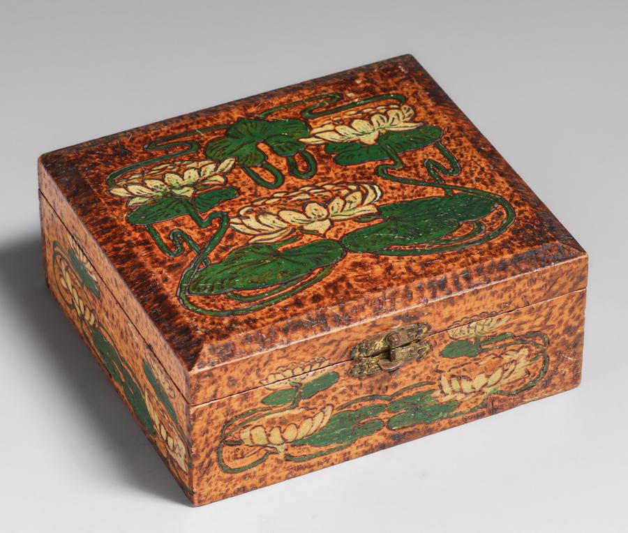Arts & Crafts Pyrography Water Lily Box c1910 (1 of 6)