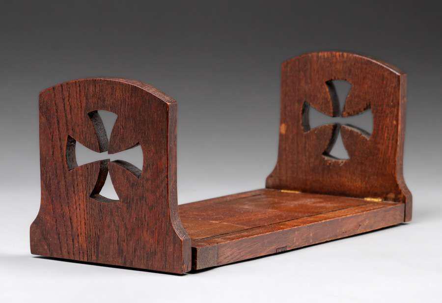 Shop of the Crafters Cincinnati Oak Table-Top Bookrack c1910 (1 of 4)