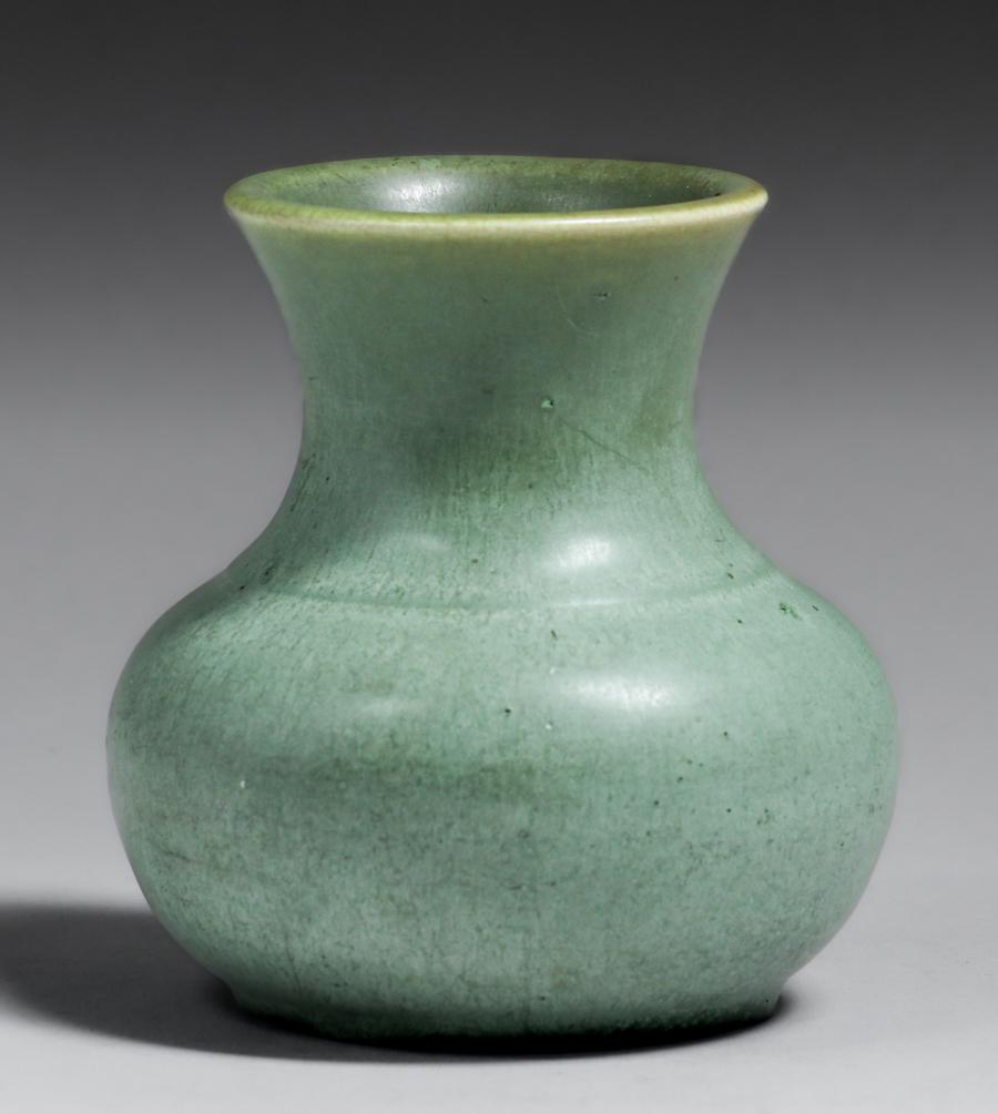 Hampshire Pottery Matte Green Vase c1910 (1 of 4)