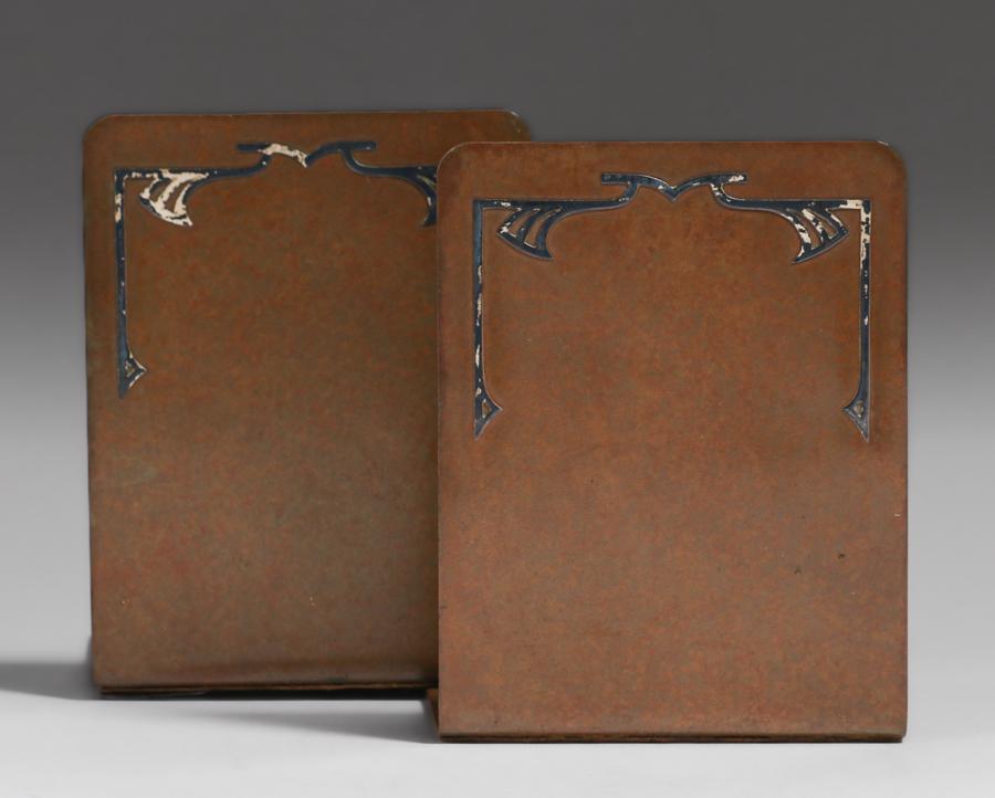 Silvercrest #323 Sterling Silver on Bronze Bookends c1920s: Silvercrest #323 Sterling Silver on Bronze Bookends c1920s. Signed. Excellent original patina. 5h x 4w. Spend $5000 or more at this auction and all of your SHIPPING IS FREE within the lower 48 states.