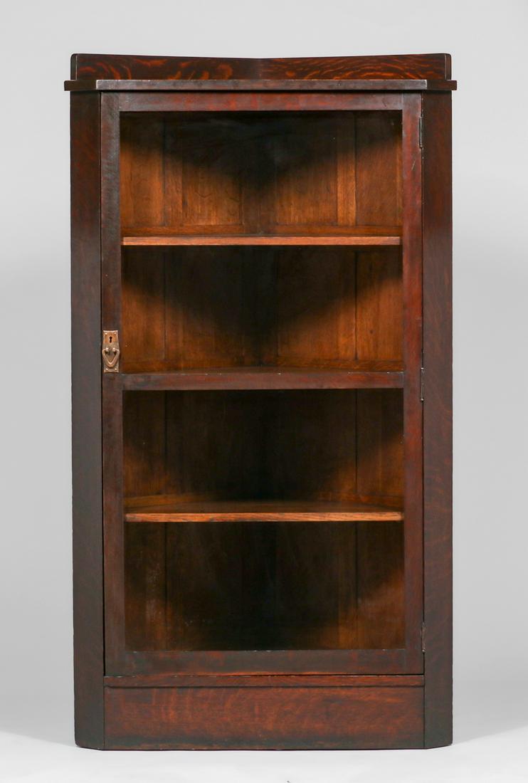 Gustav Stickley Corner Cabinet c1912-1915 (1 of 4)