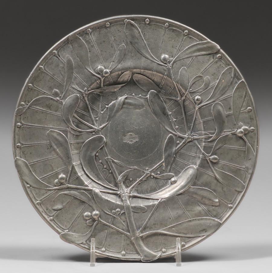 Jules Brateau Art Nouveau Pewter Tray c1905: Jules Brateau Art Nouveau Pewter Tray c1905. Signed. Some unevenness to form. Excellent original patina. 7.5"d. Spend $5000 or more at this auction and all of your SHIPPING IS FREE within the lower 48