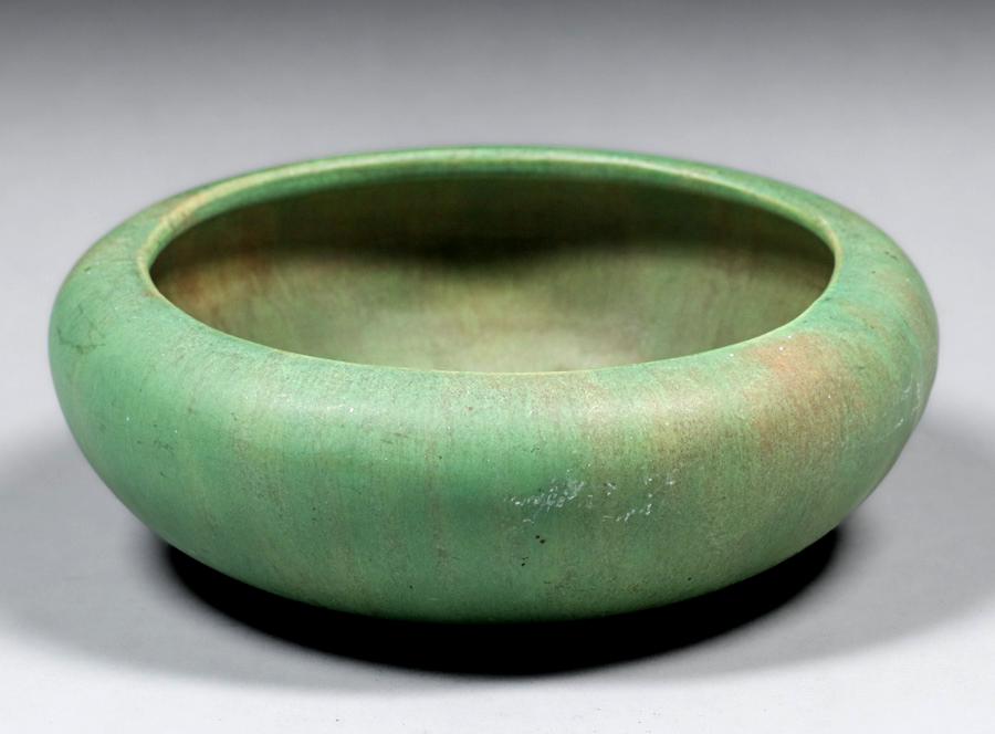 Roseville Carnelian Matte Green Bowl c1910s: Roseville Carnelian Matte Green Bowl c1910s. Unsigned. Needs cleaning, otherwise perfect condition. 7"d x 2 3/8"h. Spend $5000 or more at this auction and all of your SHIPPING IS FREE within the lower