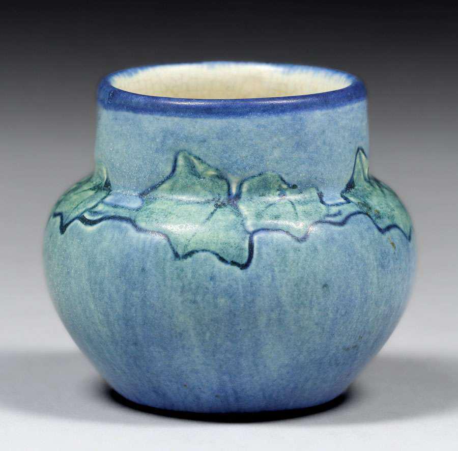 Newcomb College Gertrude Roberts Smith Transitional Cabinet Vase 1911 (1 of 4)