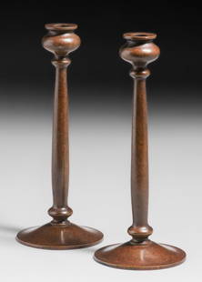 Bradley & Hubbard Prairie School Brass Candlesticks c1910: Bradley & Hubbard Prairie School Brass Candlesticks c1910. Signed. Excellent new patina. 12"h x 5"d. Spend $7500 or more at this auction and all of your SHIPPING IS FREE within the lower 48 states. SH