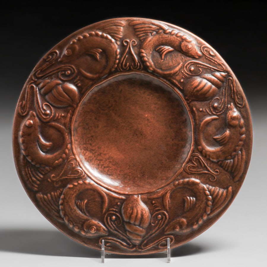 English Arts & Crafts Hammered Copper Charger c1900: English Arts & Crafts Hammered Copper Charger c1900. Similar to the work of John Pearson or Newlyn. Unsigned. Excellent new patina. 13.5"d. Spend $7500 or more at this auction and all of your SHIPPING