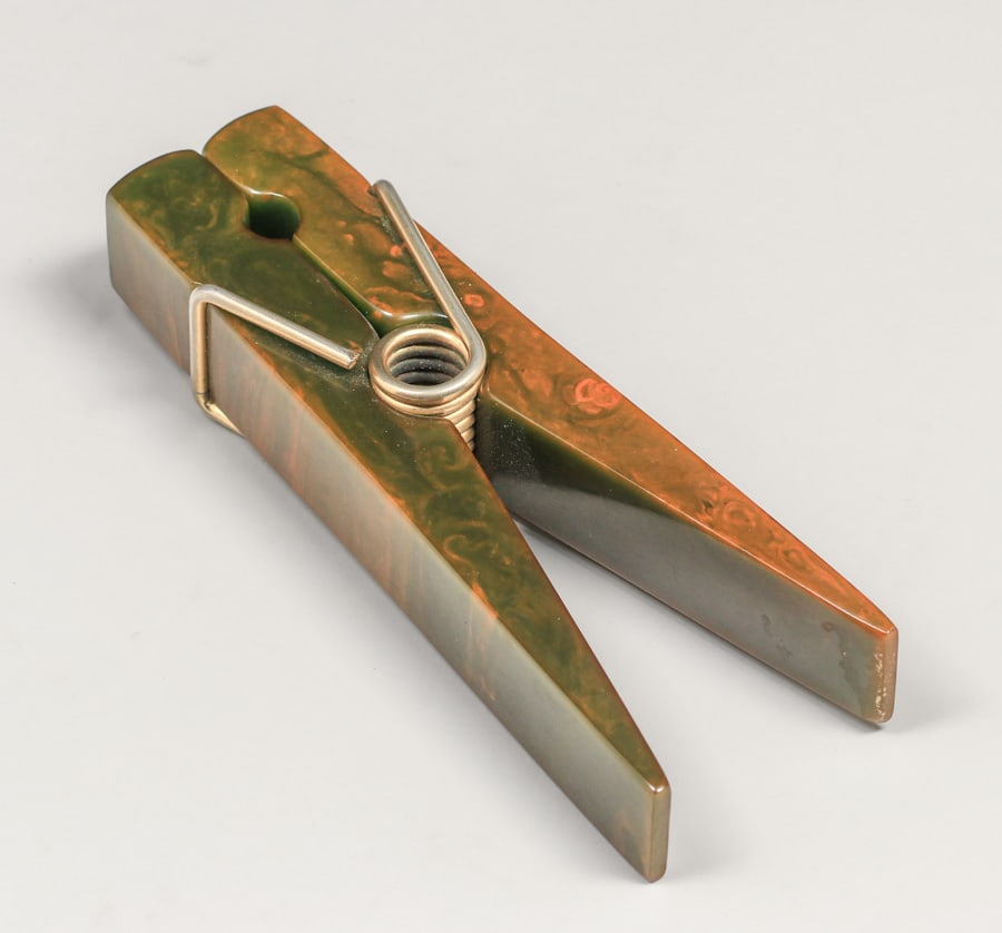 Art Deco Bakelite Large Clothes Pin c1930s (1 of 4)